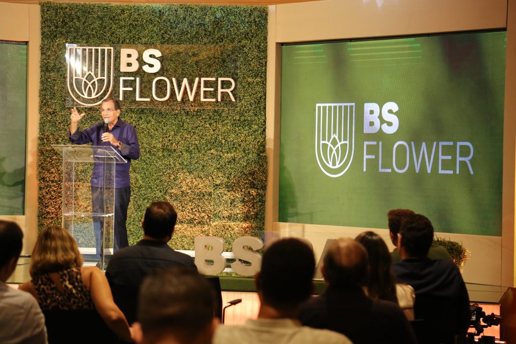 Beto Studart apresentando o BS Flower